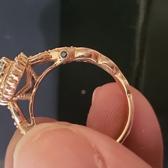 Vera Wang 14 karat gold teardrop cluster baguette sunburst - Picture 10 of 12